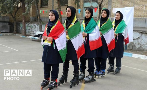 همایش «یاوران انقلاب» ناحیه ۶ مشهد در دبیرستان یاس ۲ 