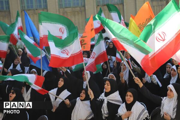 مراسم صبحگاه مشترک بسیج فرهنگیان تهران بزرگ در اداره کل آموزش و پرورش