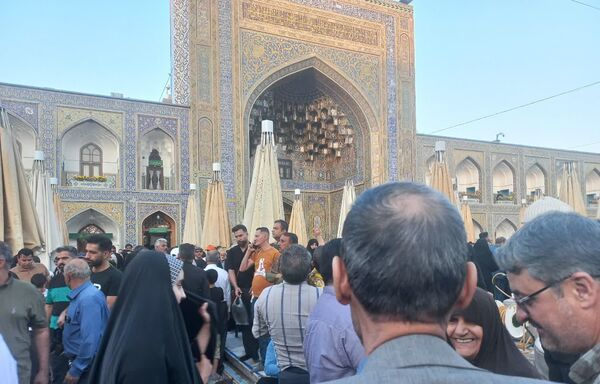 سیل عظیم زائران و مجاوران حرم امام رضا (ع) در روز آغاز امامت حضرت مهدی (عج)
