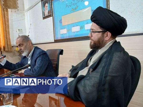 نشست خبرنگاران پانا با مدیر آموزش و پرورش ناحیه 3 قم