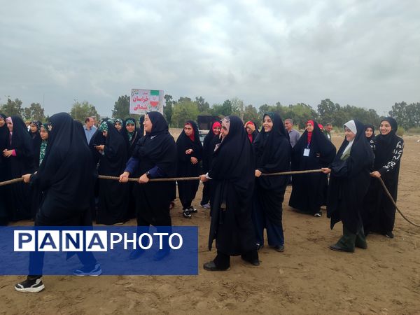 بازدید دانش‌آموزان حاضر در مسابقات قرآن از اماکن تاریخی و طبیعی ساری 