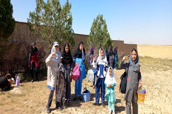 برگزاری اردوی درون مدرسه‌ای در مدرسه شهید معتمدی گزکوه