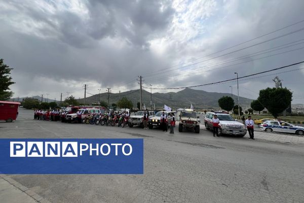 رژه باشکوه خودروهای امدادی به‌مناسبت هفته هلال‌احمر در بانه