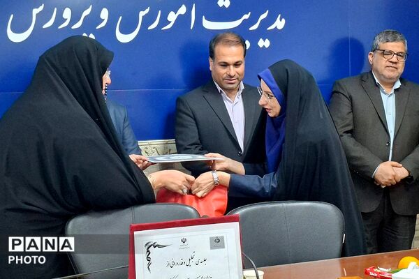قدردانی از مربیان و مدیران منتخب طرح‌های آموزشی کودکستان‌های شهرستان قرچک