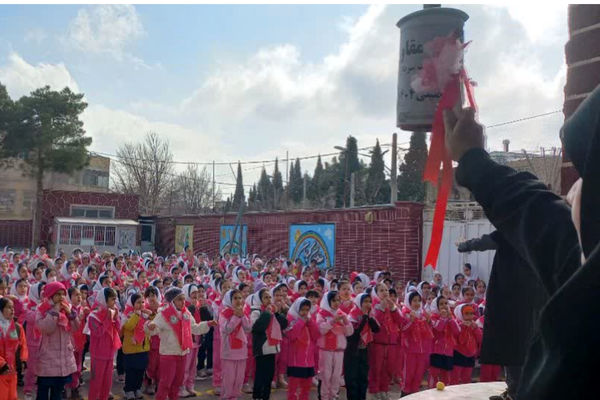 یادواره شهید حاج قاسم سلیمانی در مدرسه ۲۲بهمن دوره اول شهرستان آباده