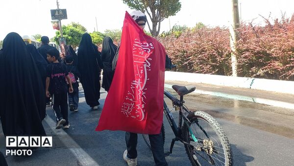 پیاده روی دلدادگان اربعین حسینی از امامزاده ابوتراب تا امامزاده محروق