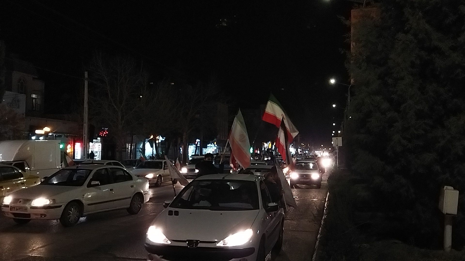 راهپیمایی ها در نیشابور همچنان ادامه دارد 