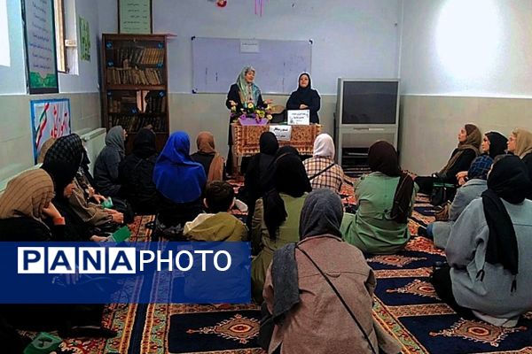 جلسه آموزش خانواده در دبیرستان پروین اعتصامی