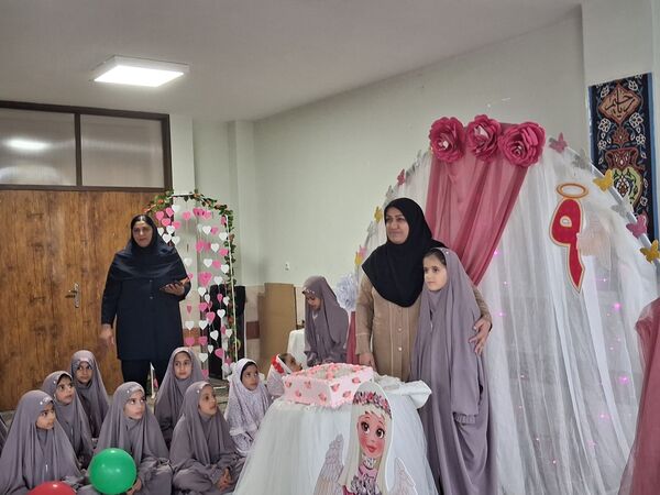 جشن تکلیف نمادی از عشق و علاقه در دبستان فاطمه‌الزهرا