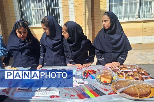 برگزاری بازارچه  کسب و کار دانش‌آموزی در آموزشگاه پویش ناحیه ۳شیراز 