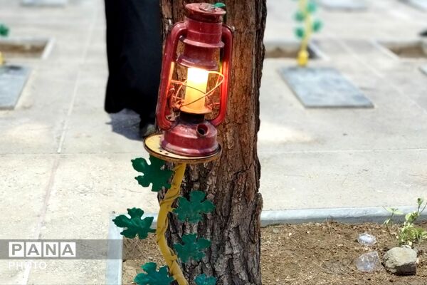 وقتی اشک‌ها با مزارِ شهدا ملاقات می‌کنند