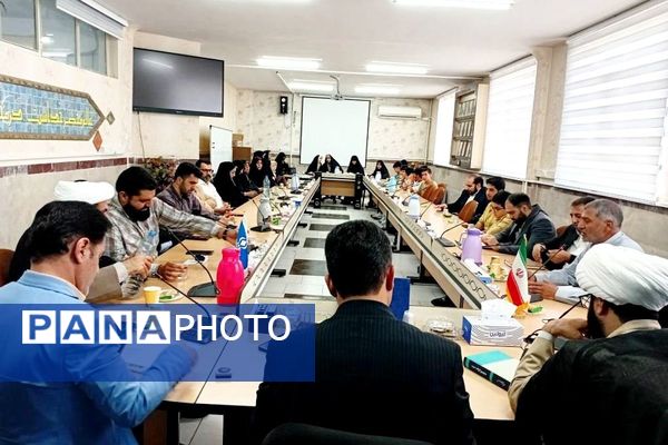 تجلیل از فرهنگیان و دانش آموزان فعال حوزه  نماز در شهرستان قدس