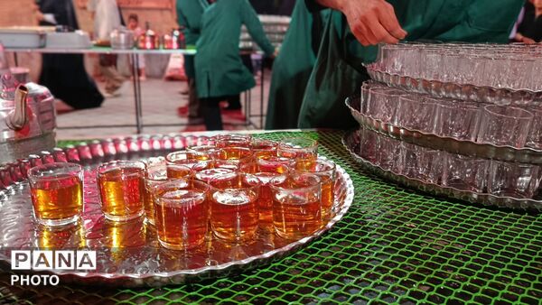 فعالیت چایخانه حضرت زهرا (س) در شب شهادت امام حسن عسکری(ع) 