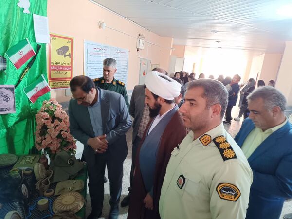 مراسم گرامیداشت هفته دفاع مقدس و آغاز سال تحصیلی جدید، در مدارس شهرستان چرداول 
