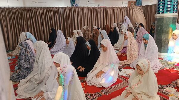 جماعت در اعتکاف دانش‌آموزی، طعم شیرین بندگی