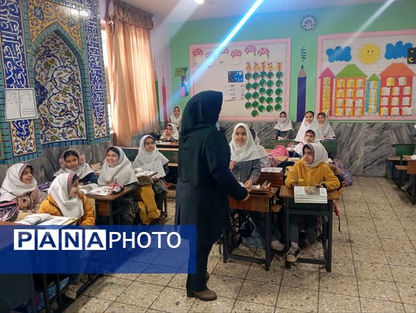 صبحانه سلامت با تم پرچم در دبستان نرجس 