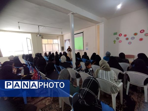 جلسه آموزش خانواده ویژه والدین پایه هفتم در کاشمر