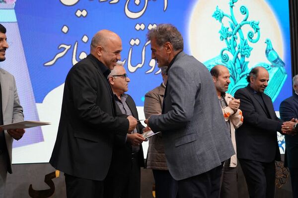آیین رونمایی از دو اثر فاخر ادبی در شهرداری کهریزک 