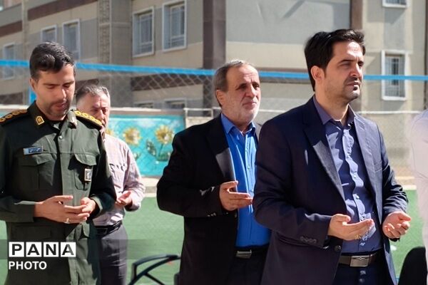 جشن عاطفه‌ها در دبستان شهید امیرکمندی
