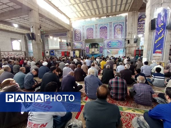 برگزاری نماز جمعه در آغاز هفته بسیج دانش آموزی با حضور دانش آموزان بسیجی نیشابور