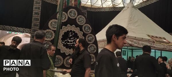خانه‌ای به وسعت یک استان؛ روایت اولین شب محرم در خانه امام حسینی یزد
