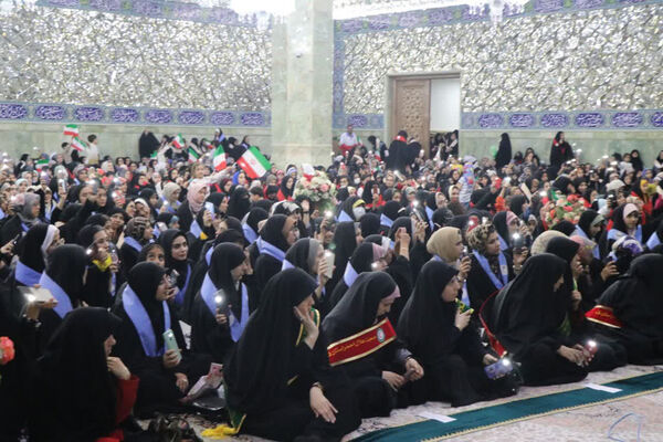 همایش تجلیل از دختران عضو هلال احمر در قم
