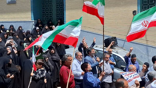 راهپیمایی ضدصهیونیستی مردم روستای فردو