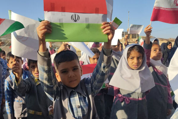 مراسم صبحگاهی دبستان شهید رحمت الله قلعه یزدانی و آموزشگاه آیت الله اراکی