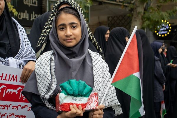 شرکت پرشور دهه هشتادی و نودی‌‌های شهر محلات در یوم‌الله ۱۳ آبان