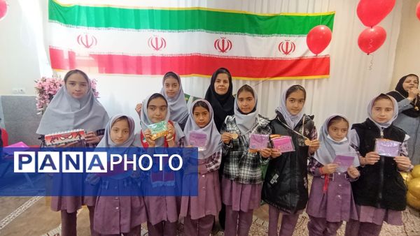 گرامیداشت ایام الله دهه  فجر در دبستان زنده یاد نوحی 