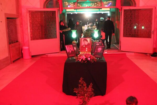اجتماع «عاشقان بی‌نشان» در کاشان؛ روایت تصویر از شب ادای احترام به شهدا