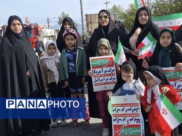 دختران آموزشگاه نوریه شهرستان جیرفت در راهپیمایی امروز