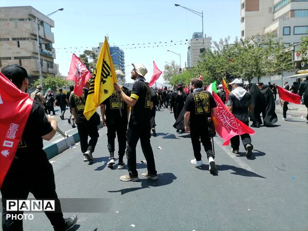 خروش نوجوانان در بدرقه رهبر شهید