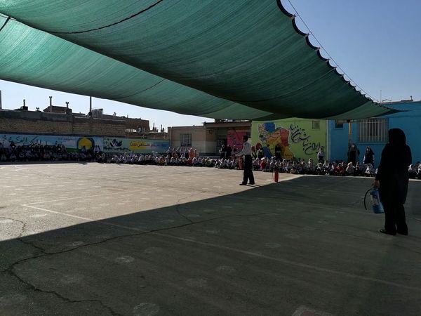 آموزش اطفاء حریق در مدرسه ناهید نخودی