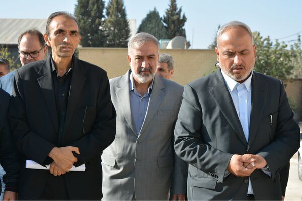 بازدید مدیران‌کل آموزش و پرورش و سازمان نوسازی مدارس استان تهران از زمین چمن روستای اورین