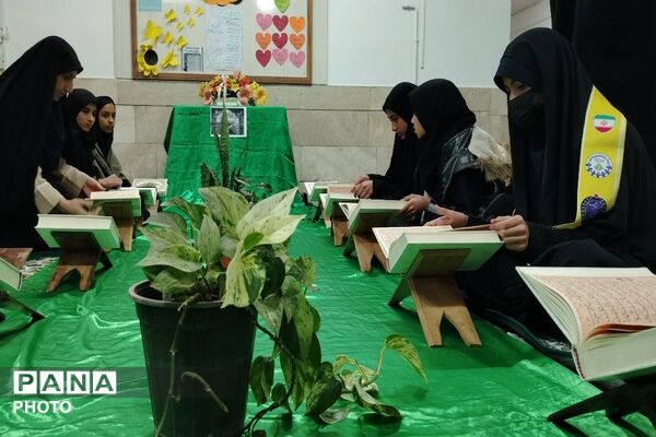 محفل انس با قرآن کریم در آموزشگاه شهید مجید دهنوی نیشابور