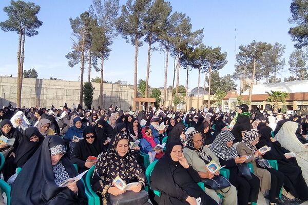 مراسم پرفیض روز عرفه در امامزاده عمادالدین رباط‌کریم با حضور پرشور زائران برگزار شد