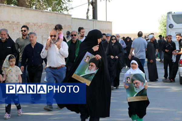 جلوه‌هایی از حضور نوجوانان در مراسم سالگرد ارتحال امام خمینی(ره)