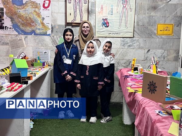 نمایشگاه کاردستی، کتاب‌های درسی و بازی و مهارت در دبستان هدی یک