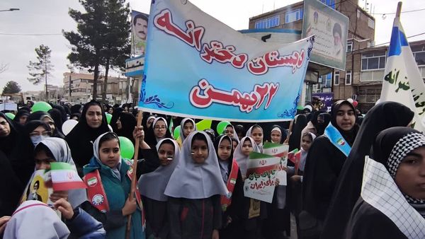  مشقِ اقتدارِ دخترانِ سرخسی در مطلعِ فجرِ ۴۷