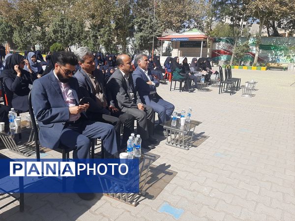 بزرگداشت هفته‌ دفاع مقدس در دبیرستان شاهد شهید حمامی