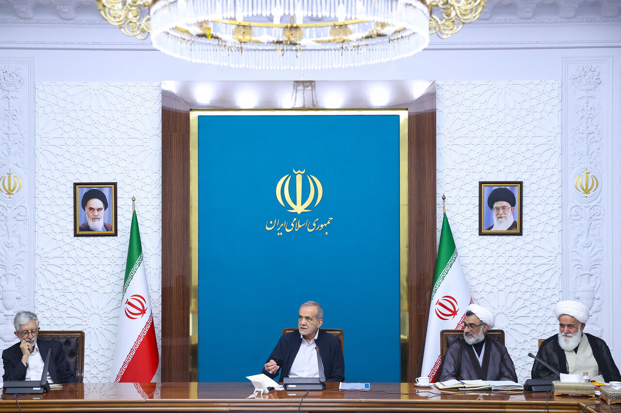 رئیس جمهور به دروغ و ریاکاری در میان برخی مسئولان انتقاد کرد