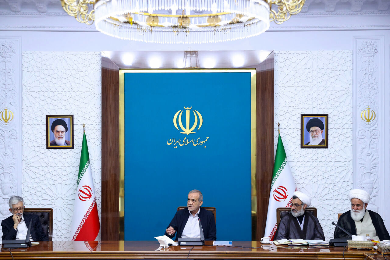 رئیس جمهور به دروغ و ریاکاری در میان برخی مسئولان انتقاد کرد