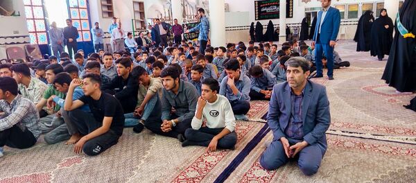 تجدید میثاق نسل آینده با شهدای دیروز در مسجد جامع شادمهر