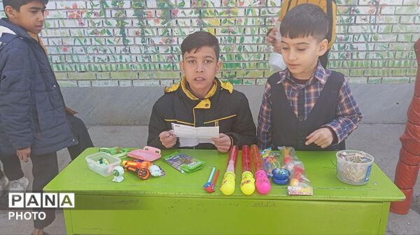برپایی بازارچه دانش آموزی در شهرستان کاشمر 