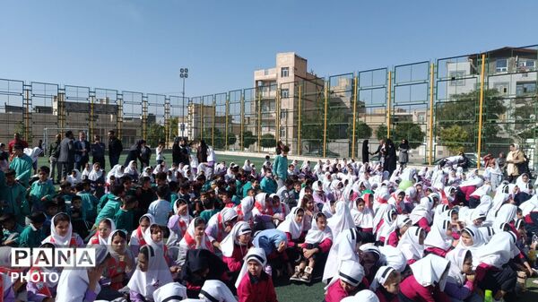جشن لبخندها در الیگودرز؛ تکریم دختران در هفته ملی کودک