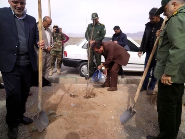 مراسم درخت کاری در مدرسه پویندگان فرهنگ شهرستان خلیل آباد 