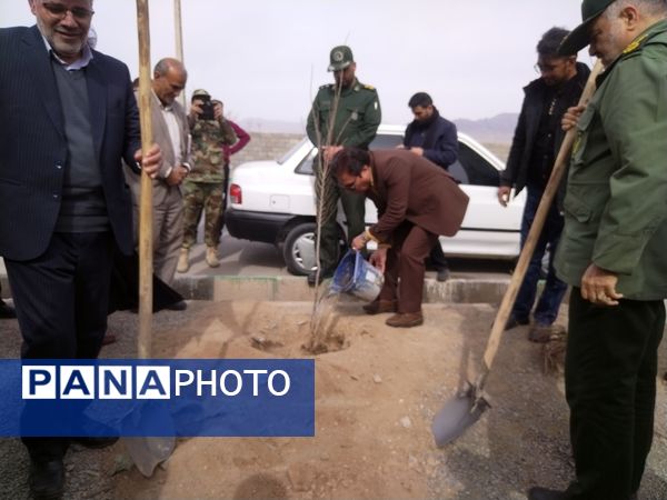 مراسم درخت کاری در مدرسه پویندگان فرهنگ شهرستان خلیل آباد 