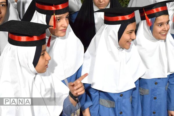 وداع با دوران ابتدایی؛ جشن فارغ‌التحصیلی ششم‌دختران «شیخ مفید» در منطقه ۱۴
