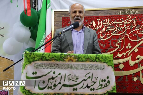 جلوه‌گری ارادت حیدری غدیرخم در غرفه آموزش و پرورش تبریز